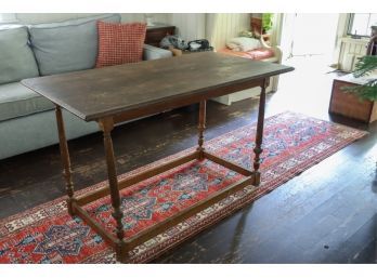 ANTIQUE TAVERN TABLE ON TURNED LEGS