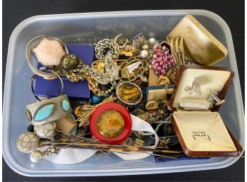 INTERESTING LOT OF VINTAGE COSTUME JEWELRY