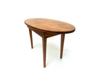 HEPPLEWHITE-STYLE PINE OCCATIONAL TABLE