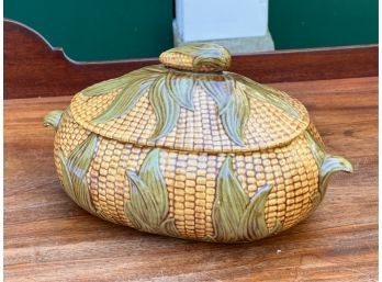 COVERED MAJOLICA STYLE TUREEN