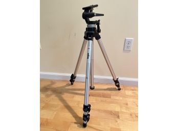 BOGEN MANFROTTO 3021 TRIPOD