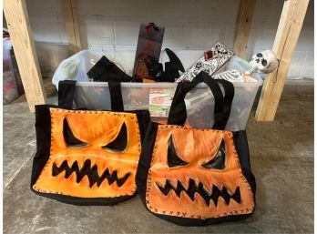 GROUP OF TRICK OR TREAT BAGS, ETC