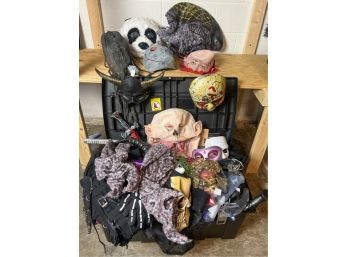 GROUP QUALITY HALLOWEEN MASKS & ACCESSORIES