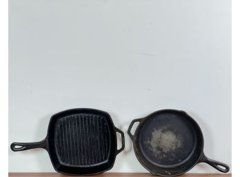 (2) PCS LODGE CAST IRON COOKWARE: SKILLET & GRILL