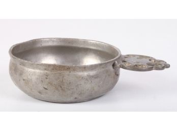 JUVENILE PEWTER PORRINGER circa 1820.