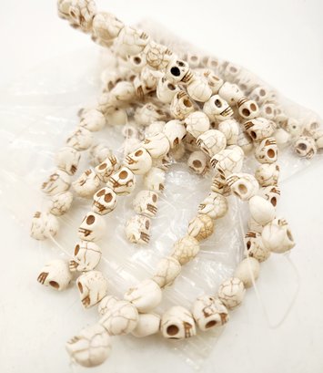 Vintage Off White Howlite Skull Beads (A4317)