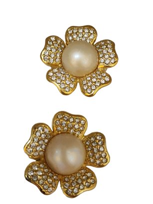 Vintage Joan Rivers Flower Clip On Earrings #6439
