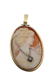 5/113A Antique Gold Filled Cameo Pendant