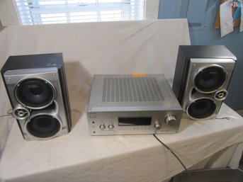 Sony Amplifier And 2  Sonyspeakers