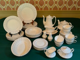 Large Group Of By Appointment Of Her Majesty The Queen: Paragon Heritage English Bone China