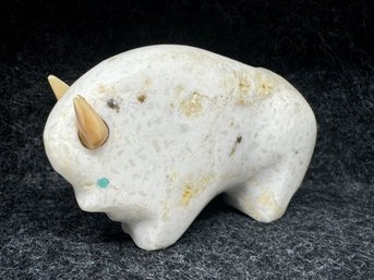 White Buffalo / Bison Zuni Fetish In Cream Serpentine With Turquoise Eyes (CW)