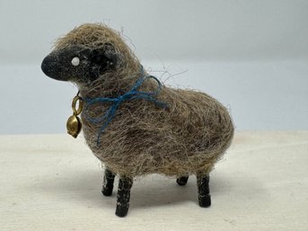 Handmade Natural Fiber Sheep Figure (EL)