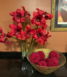 Home Decor Lot With Amaryllis Arrangement In Vase