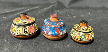 14. Vintage  Peru Art Pottery Small Clay Pots (3)