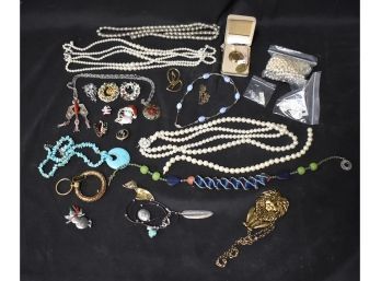 41. Collector Or Dealer's Lot Of Vintage Costume Jewelry