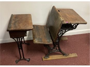 18. 1906 School House Desk And Chair