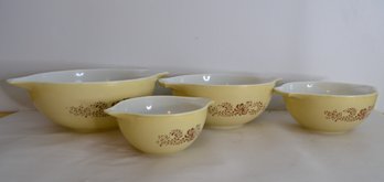 Vintage Pyrex Homestead Cinderella Mixing Bowl Set Of 4