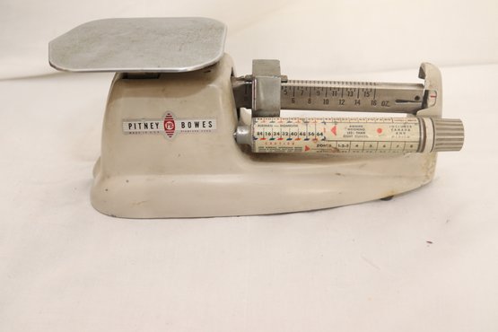 Vintage Pitney Bowes Postal Scale (A-51)