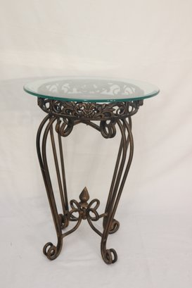 Small Round Glass Top Table On Metal Base (B-57)