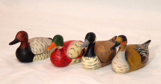 Vintage Set Of 4 Enesco Duck Figurines (V-17)