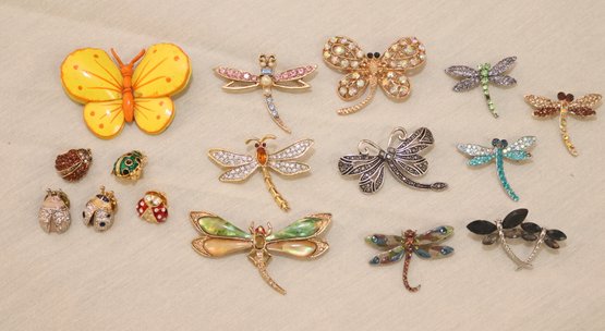 The Bug Pins! Dragonfly. Butterfly Ladybug, Brooches (J-8)