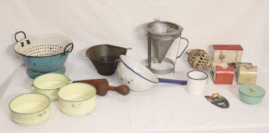 Vintage Kitchenware Enamel Decor Items (A-57)