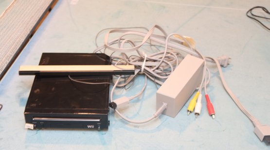 Wii Video Game Console (I-15)