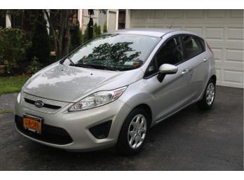 2013 Ford Fiesta 4dr Hatchback ONLY 6,800 Miles!