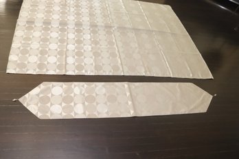 Silver Geometric Tablecloth And Runner (I-77)