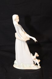 Lladro Girl With Goose And Dog Porcelain Figurine 4866. (R-72)