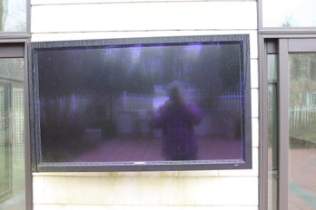 Sunbrite Outdoor TV W/ Remote And Cover