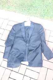 Black By Vera Wang Tuxedo 40R. (S-3)