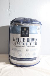 White Down Full/ Queen Comforter  (I-33)