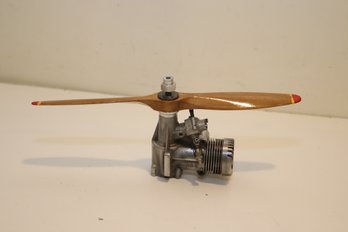 Vintage OS Max FP 40 RC Airplane Engine With Wooden Propeller (M-72)