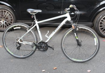 Trek 8.2 DS Hybrid Bicycle 19.5' Frame