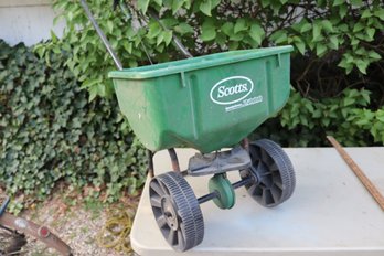 Scotts Speedy Green 2000 Broadcast Spreader