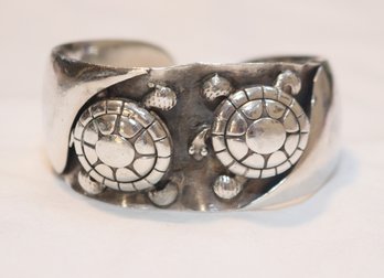 Sterling Silver Turtle Bracelet Signed YUNI. (J-9)