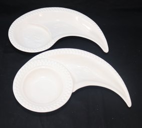 2 White Plates (B-28)