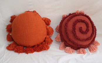 2 Round Throw Pillows With Tassels (L-13)