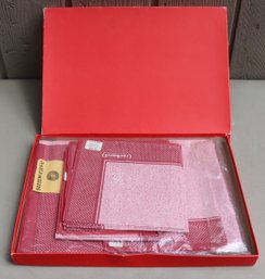New In Package Sunweave Vie En Rose By Cacharel 60' X 84' Tablecloth And Napkins
