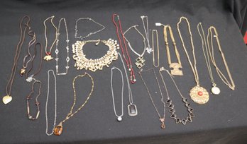 Assorted Necklace Lot (J-40)