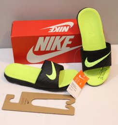 New In Box Nike Benassi Supersoft Slided Size 6 (AS-9)