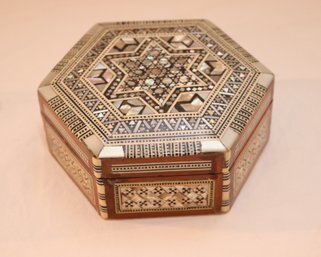 Wood Mother Of Pearl Inlaid Trinket Jewelry Box W/ Jewish Star Of David (M-37)