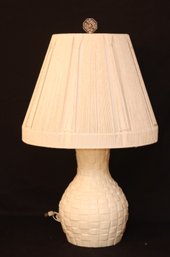 Vintage White Basket Weave Table Lamp With Shade (M-75)
