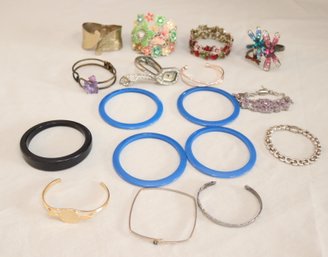 Costume Jewelry Lot: Bracelets (J-17)