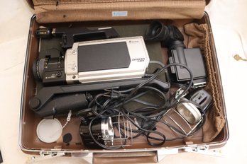 Vintage Quasar VHS Movie Camera In Samsonite Suitcase. (I-16)