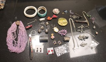 A Nice Mix Of Jewelry!  (j-31)