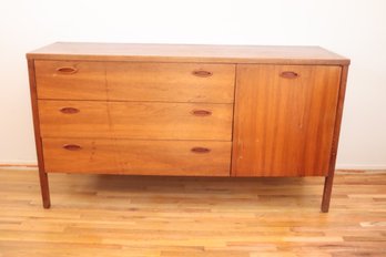 Vintage Mid-century 3 Drawer Dresser With 1 Shelf  (O-17)