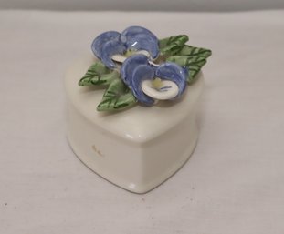 Ud Pie Ceramic Heart Trinket Box With Blue Flowers (F-51)