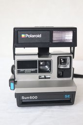 Polaroid Sun 600 SE Camera